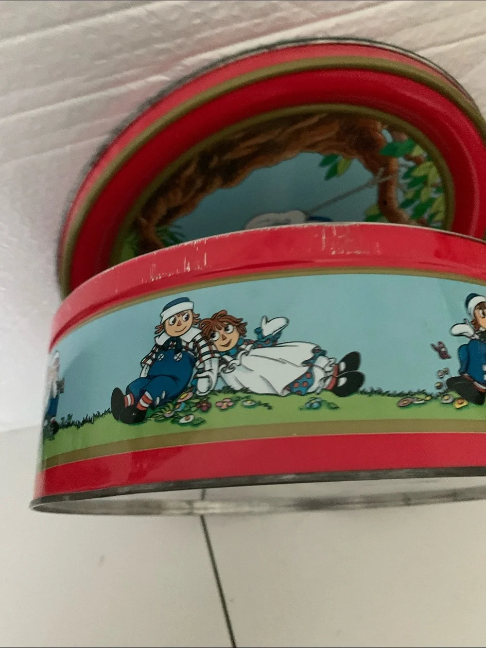 Vintage 1987 Raggedy Ann and Andy Cookie Tin